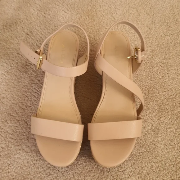 Sandle - Picture 1 of 5